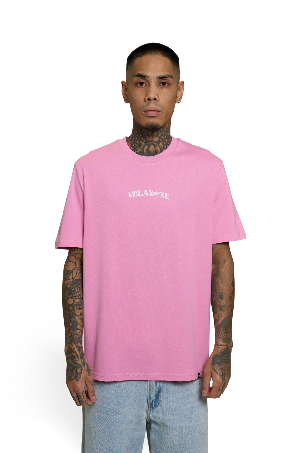 Modelo de camisa rosa de Velanoxe