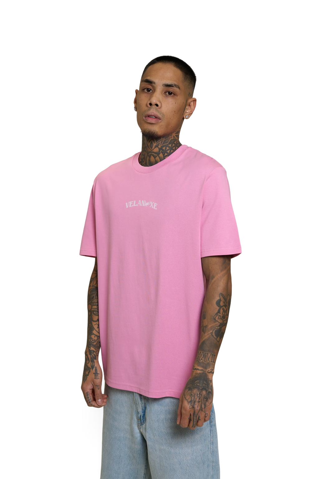 Modelo de camisa rosa de Velanoxe