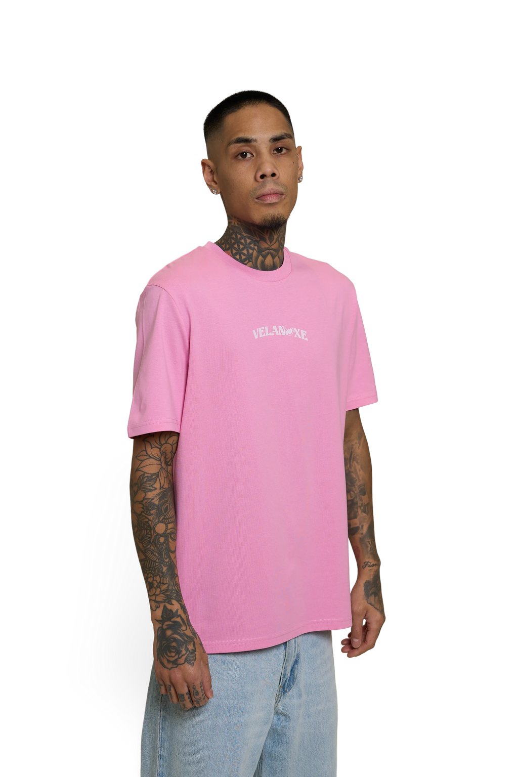 Modelo de camisa rosa de Velanoxe