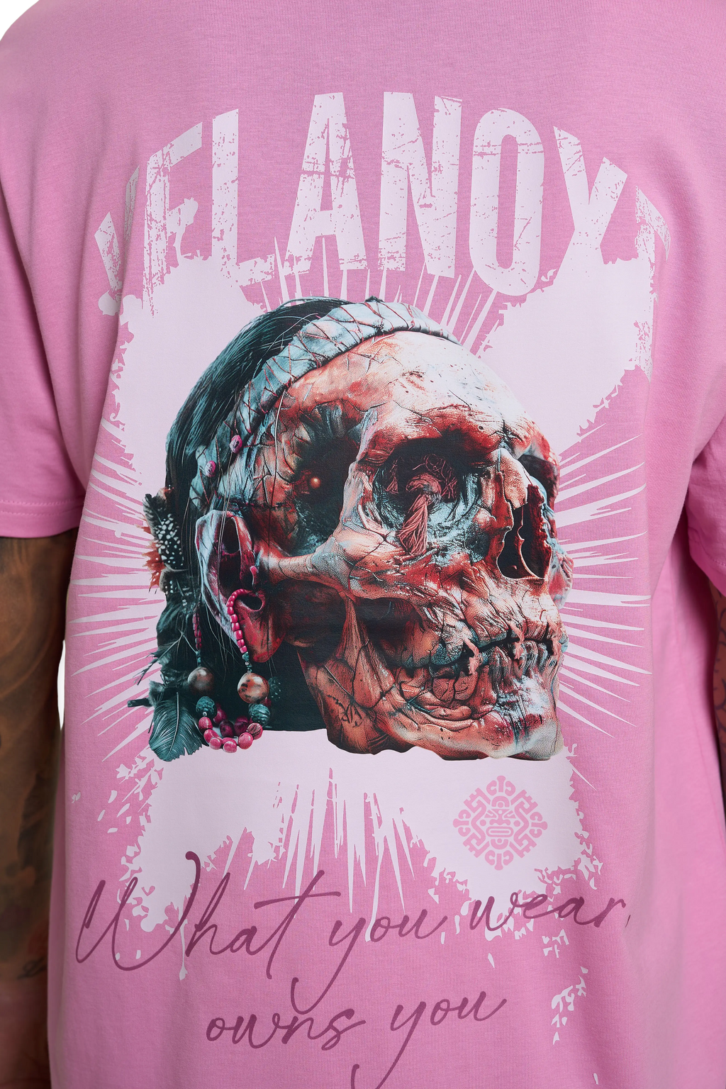 Modelo de camisa rosa de Velanoxe